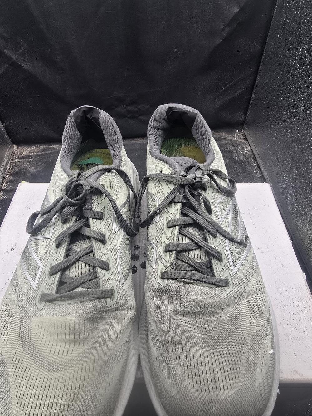New Balance Men's Light Gray Athletic Running Sneakers